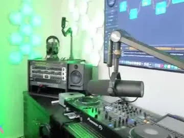 big13inchess – webcam model profile photo Image 4