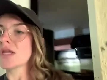 PearlQuinn – webcam model profile photo Image 4