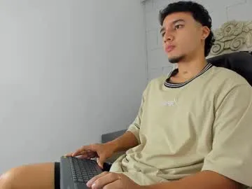 nik_sharp – webcam model profile photo Image 5
