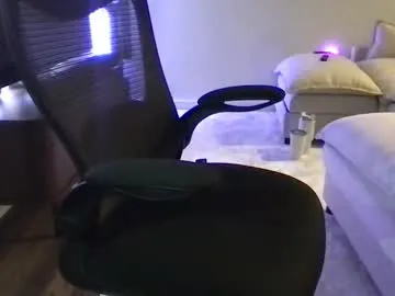 LauraJean – webcam model profile photo Image 3