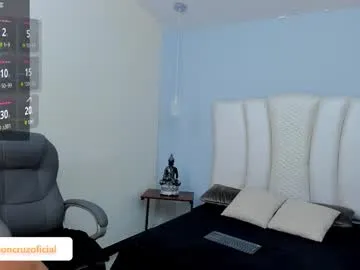 LauraJean – webcam model profile photo Image 12