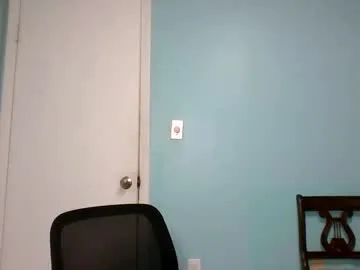 RoxyLyne – webcam model profile photo Image 15