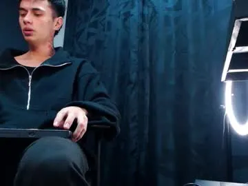 SkyLumen – webcam model profile photo Image 11