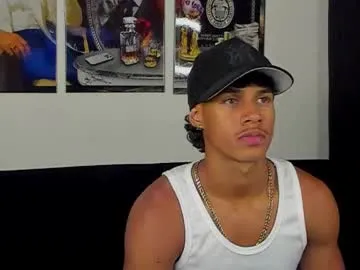 YaraDavis – webcam model profile photo Image 4