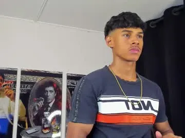 YaraDavis – webcam model profile photo Image 5