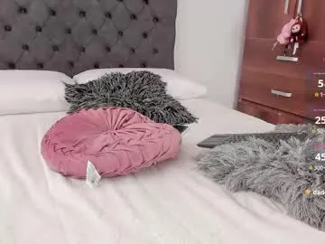 AylaStrange – webcam model profile photo Image 3