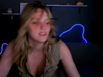 MailynFoxx – webcam model profile photo Image 3