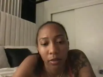 DenLina – webcam model profile photo Image 3