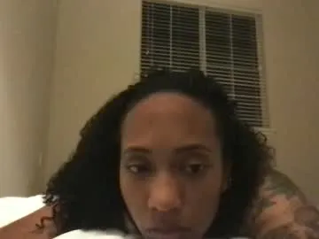 DenLina – webcam model profile photo Image 7