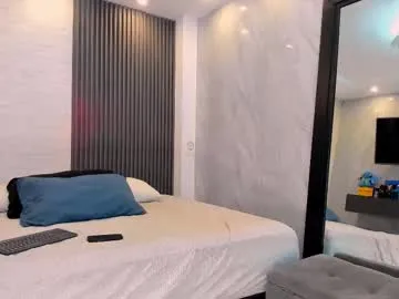 LauraJean – webcam model profile photo Image 16