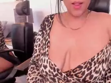 SweetCarlyBee – webcam model profile photo Image 13