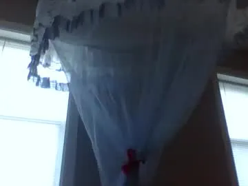 CarolineP – webcam model profile photo Image 2