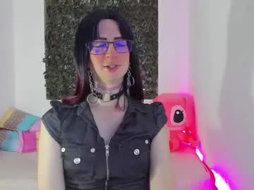 carolinecardenass – webcam model profile photo Image 3