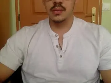 MiraLocks – webcam model profile photo Image 11