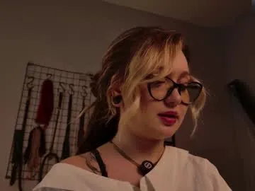 Miah_Hills – webcam model profile photo Image 11