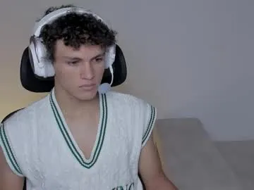 LaraOlsen – webcam model profile photo Image 9