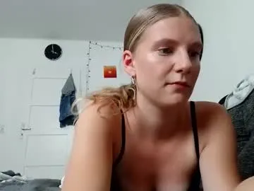 CamilaAlzate – webcam model profile photo Image 7