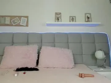 EmmaEboney – webcam model profile photo Image 5