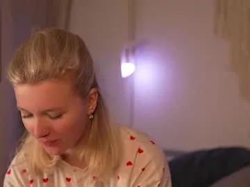 FitnessBunny – webcam model profile photo Image 13