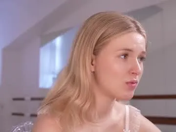 FitnessBunny – webcam model profile photo Image 14