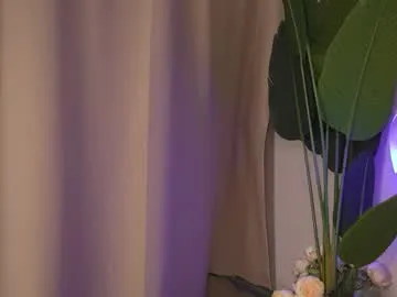 FitnessBunny – webcam model profile photo Image 3