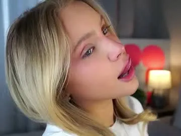 lipswithsmileonthem Image 3