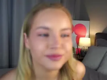 lipswithsmileonthem Image 7