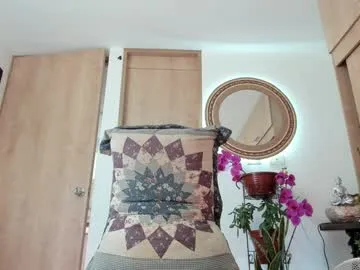 GianaBravo – webcam model profile photo Image 14