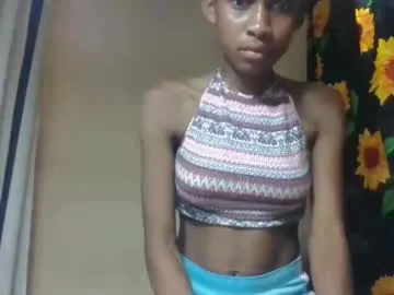 littleyanah – webcam model profile photo