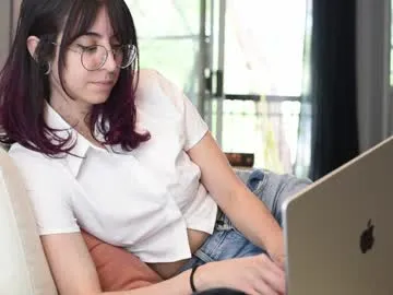 mc-Olivia – webcam model profile photo Image 9