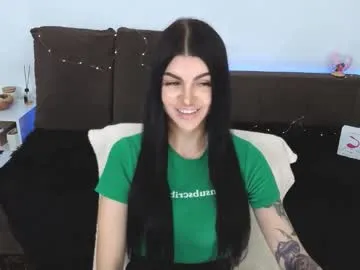 chloe_cherry21 – webcam model profile photo Image 10