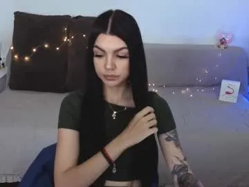 chloe_cherry21 – webcam model profile photo Image 3