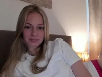 ArianaSole – webcam model profile photo Image 17