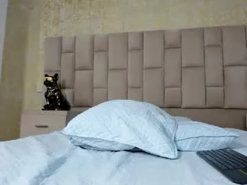 MiraDelynn – webcam model profile photo Image 2