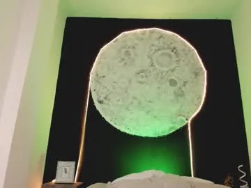 MiraDelynn – webcam model profile photo Image 4