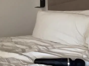 LauraFord – webcam model profile photo Image 2