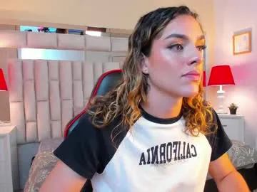 Live with mariiahneedles on FliCam