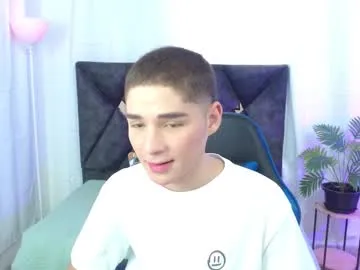 AntonioWest – webcam model profile photo Image 3