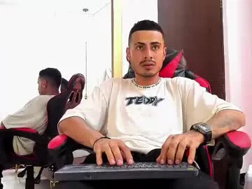 AdaraMillss – webcam model profile photo Image 2