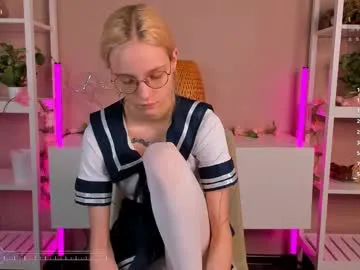 PeachBloom – webcam model profile photo Image 7