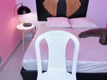 SandiSquirts – webcam model profile photo Image 3