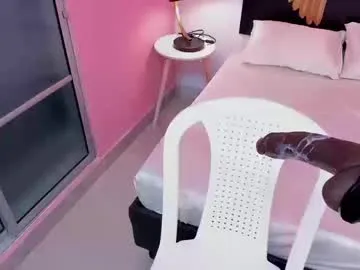 SandiSquirts – webcam model profile photo Image 5