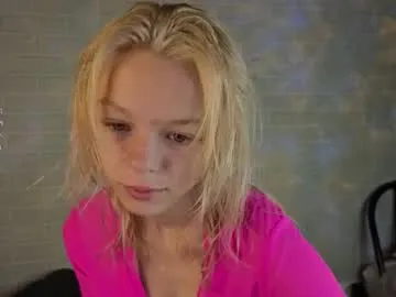 karollovea – webcam model profile photo Image 18