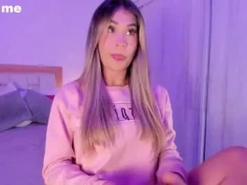 missjuliaa_ Image 18