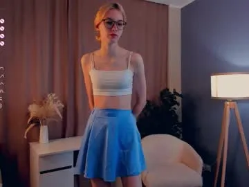 cuteluci_ – webcam model profile photo Image 13