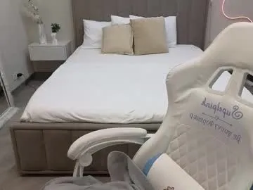 LIZY_PORTMAN – webcam model profile photo Image 13