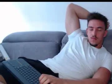 HolyRussell – webcam model profile photo Image 2