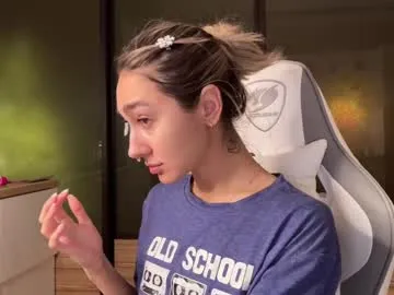 GLAMYR252 – webcam model profile photo Image 1