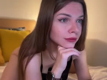 LouiseTswing – webcam model profile photo Image 19