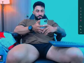 CurlyRina – webcam model profile photo Image 15